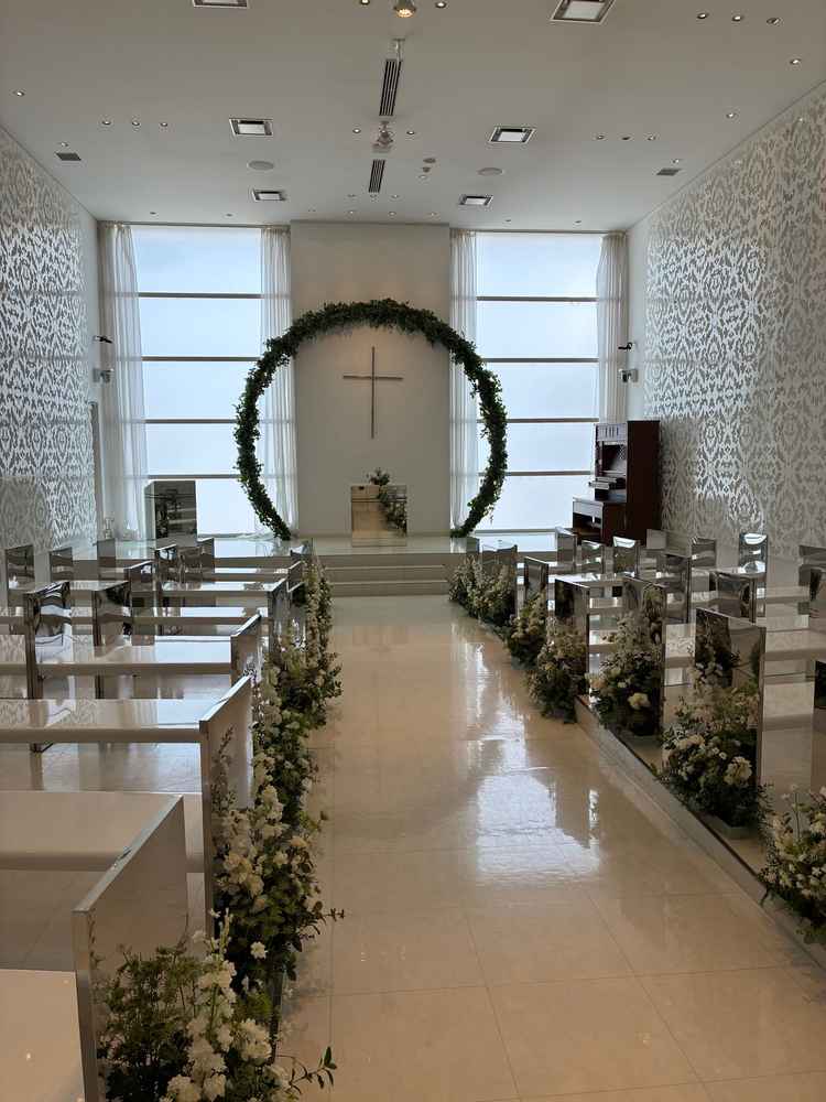 チャペル。白ベースでとても綺麗でした。色を取り入れることもできるのが魅力的