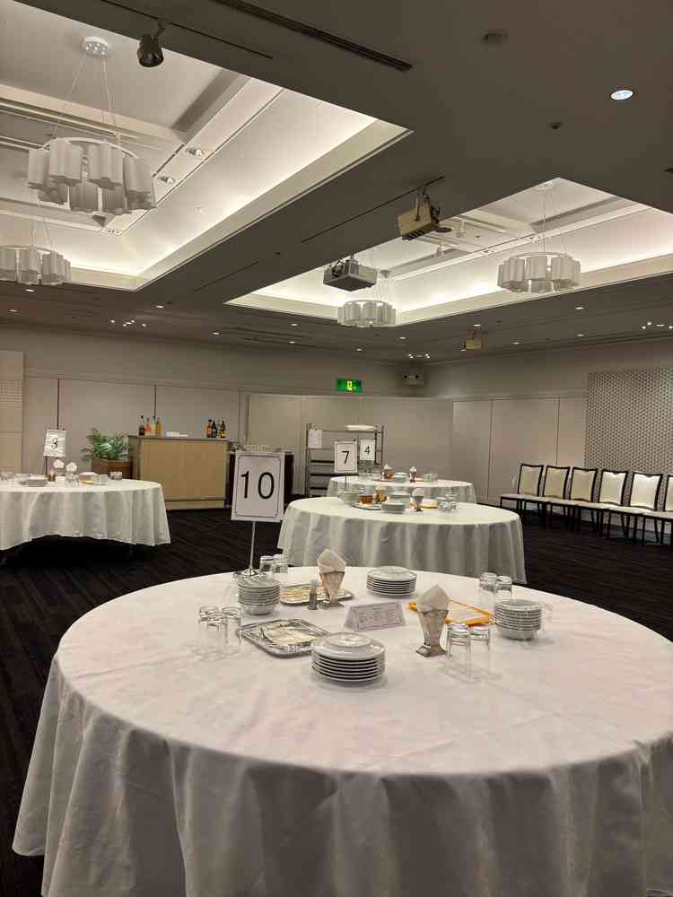 披露宴会場。広さは2通りあり、人数に応じて選べる点がよかったです！