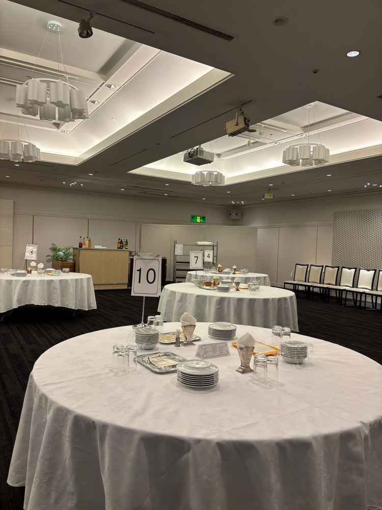 披露宴会場。広さは2通りあり、人数に応じて選べる点がよかったです！