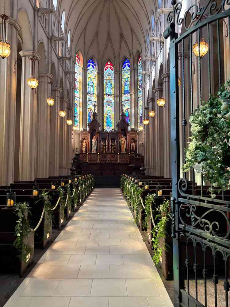 チャペルに続くまでの道やチャペルの中の雰囲気も良いです。