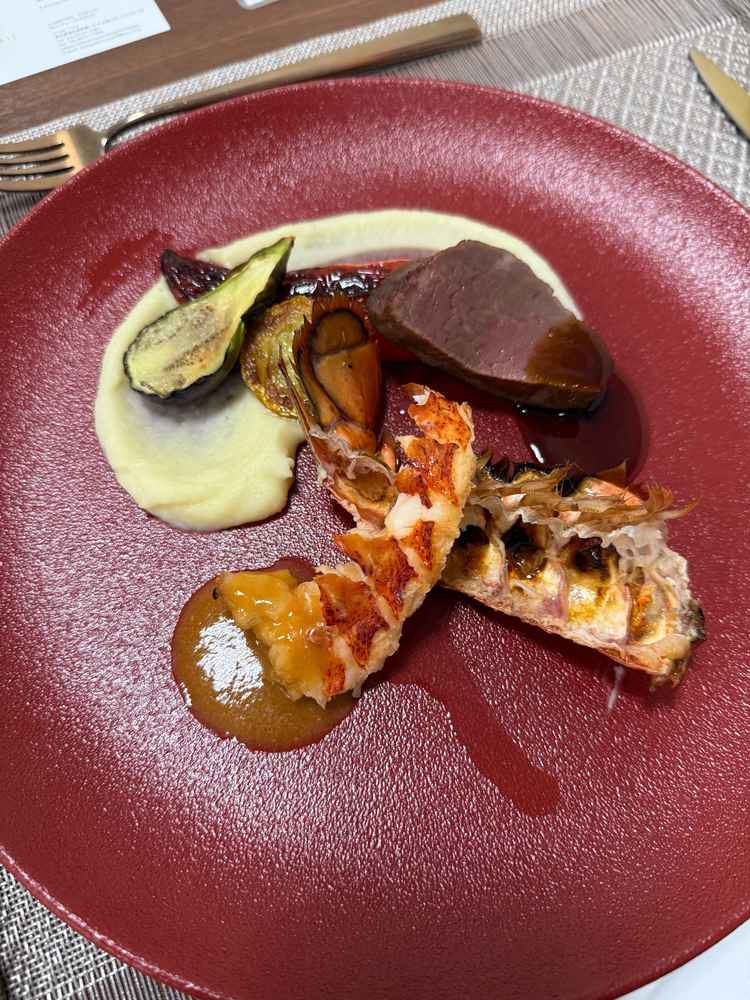 海老は香ばしい香りで美味しかったです。牛のロティは残念でした。