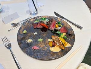 試食会でいただいた華やかで美味しいメイン料理の写真。