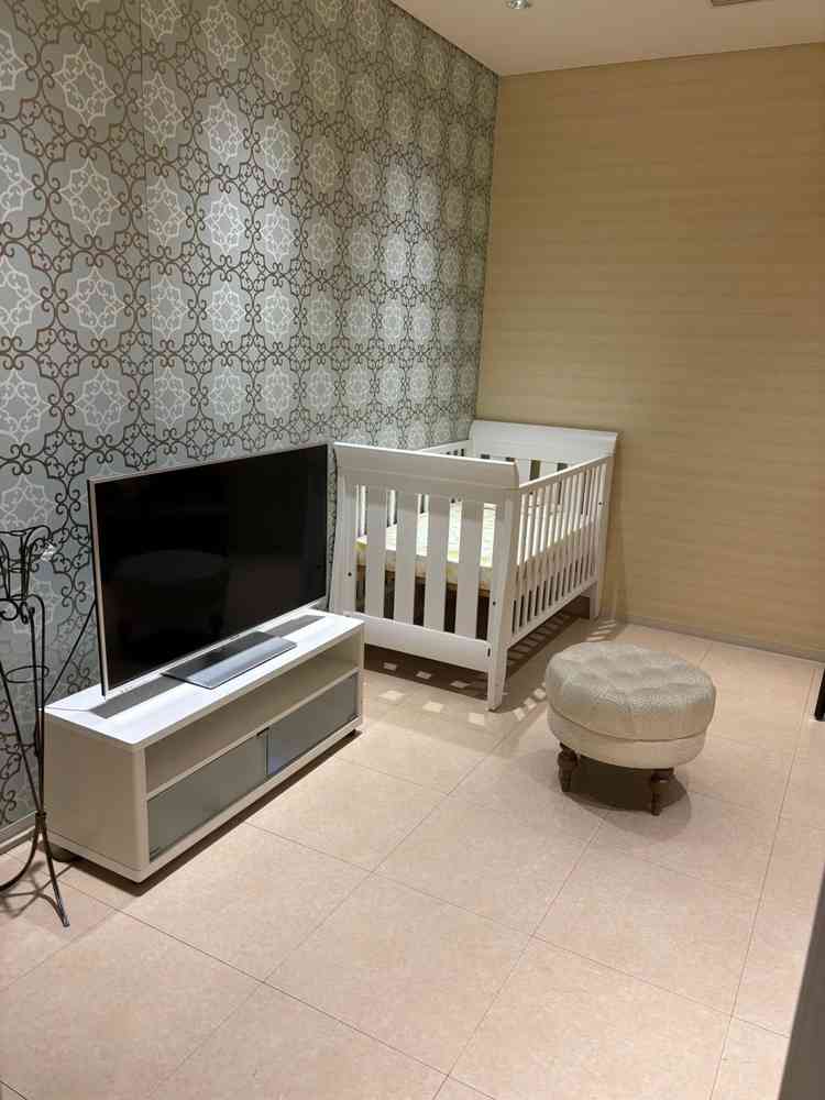 小さい子どもと一緒に挙式を見ることができるモニター付きベビールームがチャペルに隣接しています。