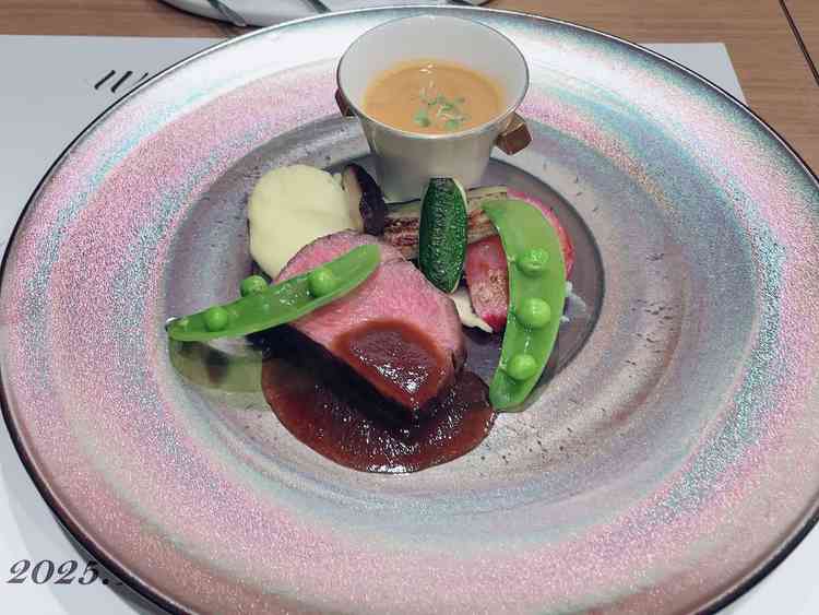 試食の見た目が美しく、特に牛肉が柔らかくてとても美味しかった。