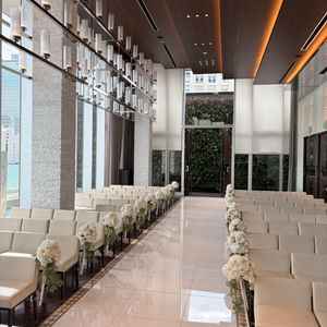 もう一つのチャペルは、白を基調としており、洗礼された場所という感じでした。雰囲気が大人で素敵だった。