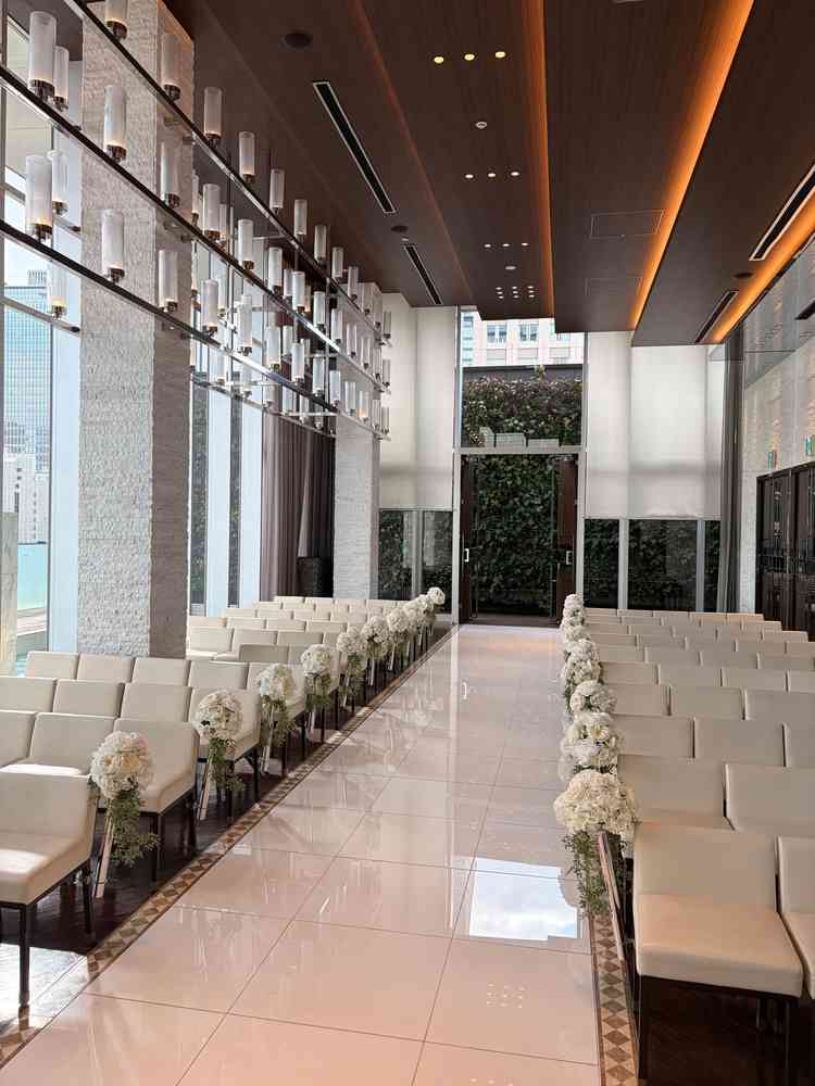 もう一つのチャペルは、白を基調としており、洗礼された場所という感じでした。雰囲気が大人で素敵だった。