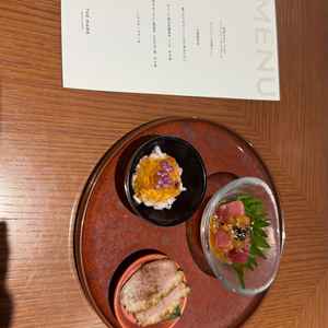 お食事の試食をさせていただきました。ランクとしては真ん中くらいのものとのことです。