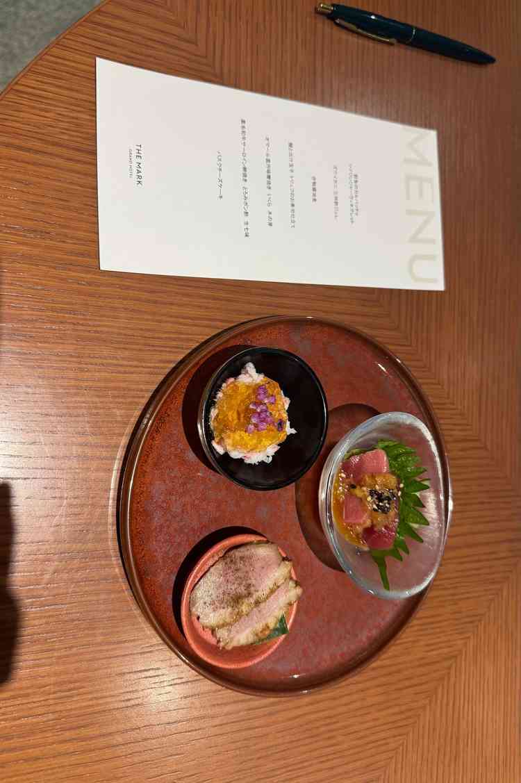 お食事の試食をさせていただきました。ランクとしては真ん中くらいのものとのことです。