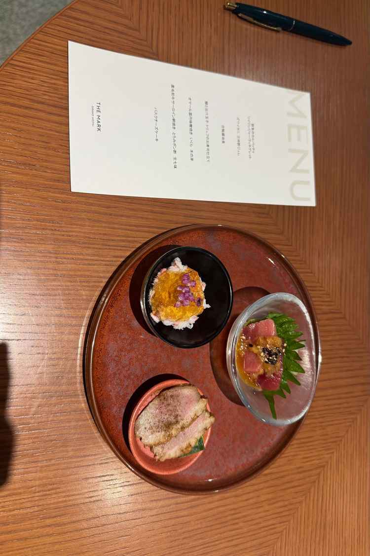 お食事の試食をさせていただきました。ランクとしては真ん中くらいのものとのことです。