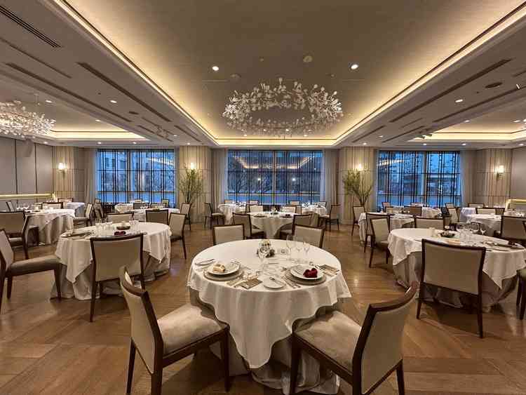 窓が大きくて開放的な雰囲気の会場でした。