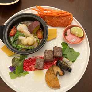 お箸で食べられるお料理であることをアピール頂きました。コースごとの金額幅もかなりあるようです。