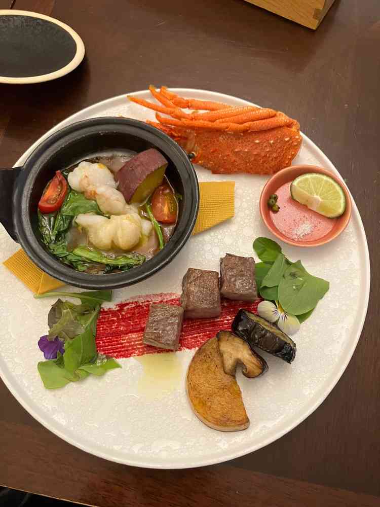 お箸で食べられるお料理であることをアピール頂きました。コースごとの金額幅もかなりあるようです。