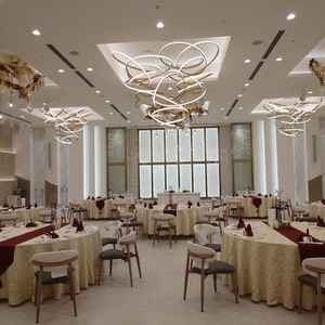 式場のなかでは一番新しいリニューアル後の、ナチュラル+品のある感じの広い宴会場。