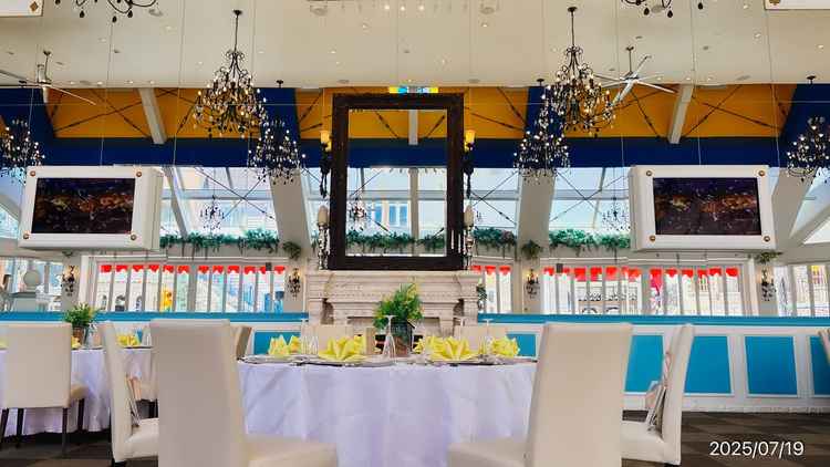 披露宴会場モニターが4代あるゲームなども可能