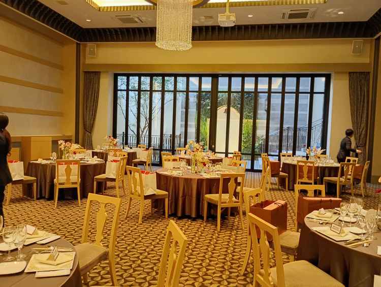 ゲスト70-80人テーブル11卓でこんな感じ