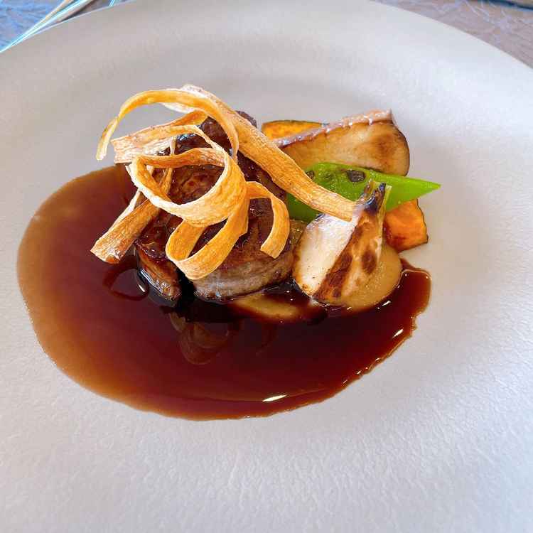 お肉とスープ以外は最低ランクのものとは思えないくらいお料理のレベルがとても高くて好印象でした。