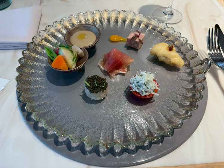 前菜！バーニャカウダがイチオシとのこと！全部美味しかった。生ハム✖️イチゴは、結構そのままの味