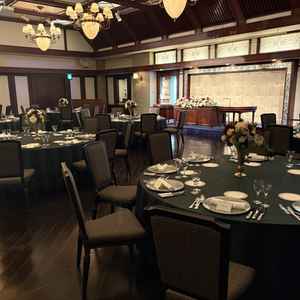 披露宴会場はどれも素敵で、特にこのシックなイメージの会場が夫婦ともに気に入りました。