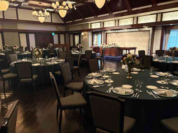 披露宴会場はどれも素敵で、特にこのシックなイメージの会場が夫婦ともに気に入りました。