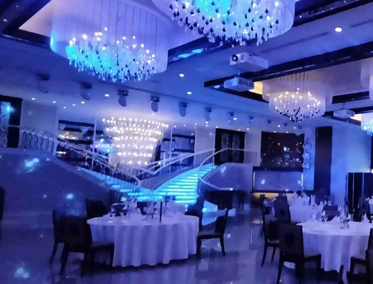 披露宴会場コンコードのライティング演出の様子