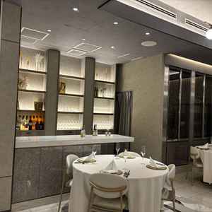 披露宴会場の中のカウンター。ここでケーキカットの演出ができるということでした。