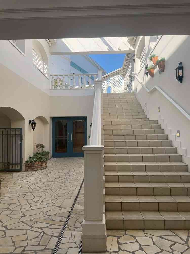 チャペル→披露宴に向かう際の階段