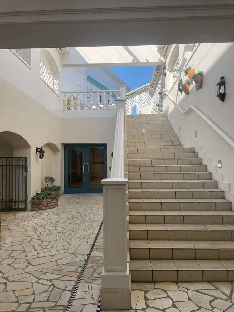 チャペル→披露宴に向かう際の階段