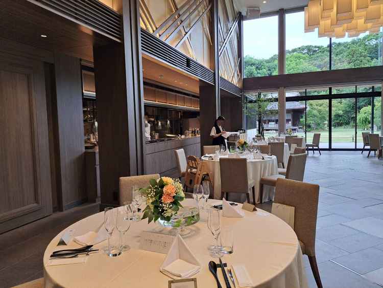 迎賓館：最大80名(新郎新婦含む)着席可能な披露宴会場