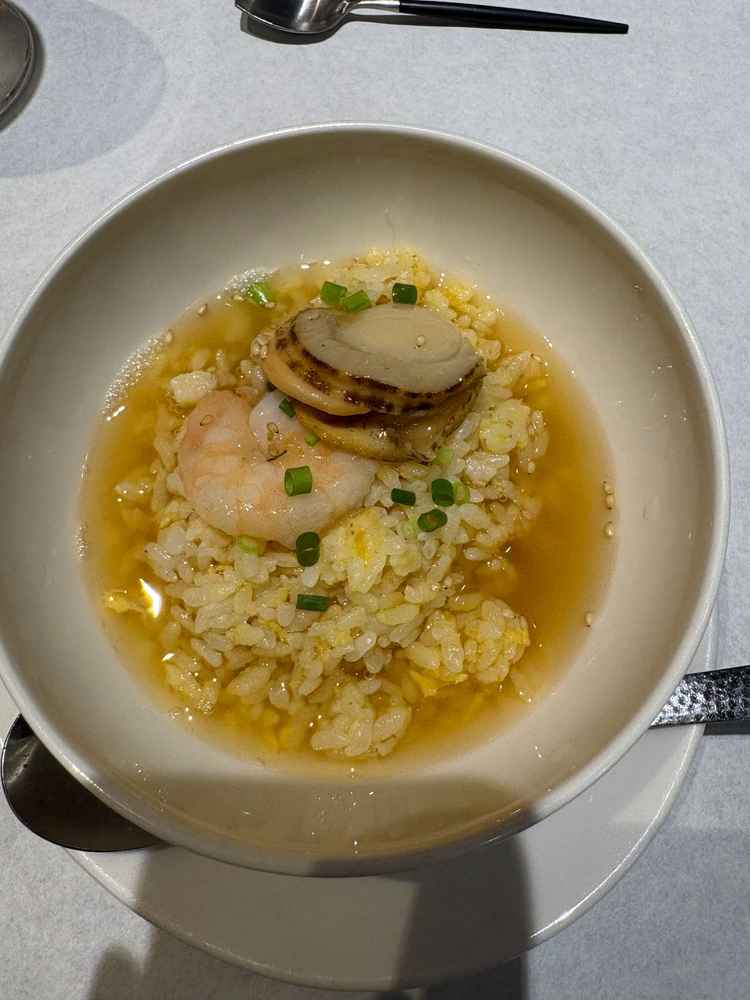 試食③チャーハン。出汁で雑炊のようにして食べるスタイルは斬新でゲストも満足感をえられると思う。