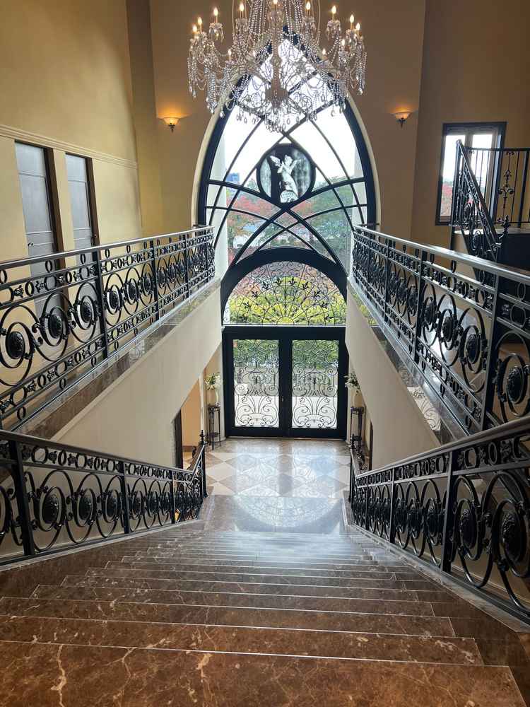 チャペル下の階段部分です。フラワーシャワーや写真映えがしそうな雰囲気でした。