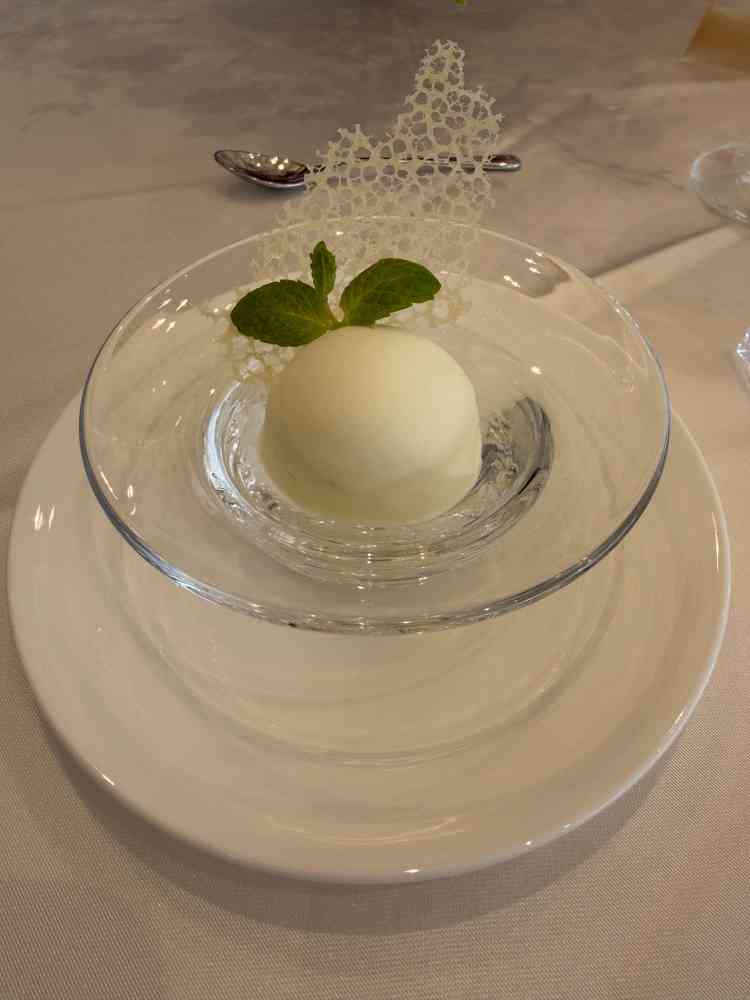 食べる直前に作ってくださるジェラートで出来たてのジェラートが食べれるのは珍しいとおもいました。