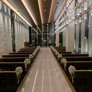 選べるチャペルの内の1つ。外には水が流れていて、全体的にシックな雰囲気でした。