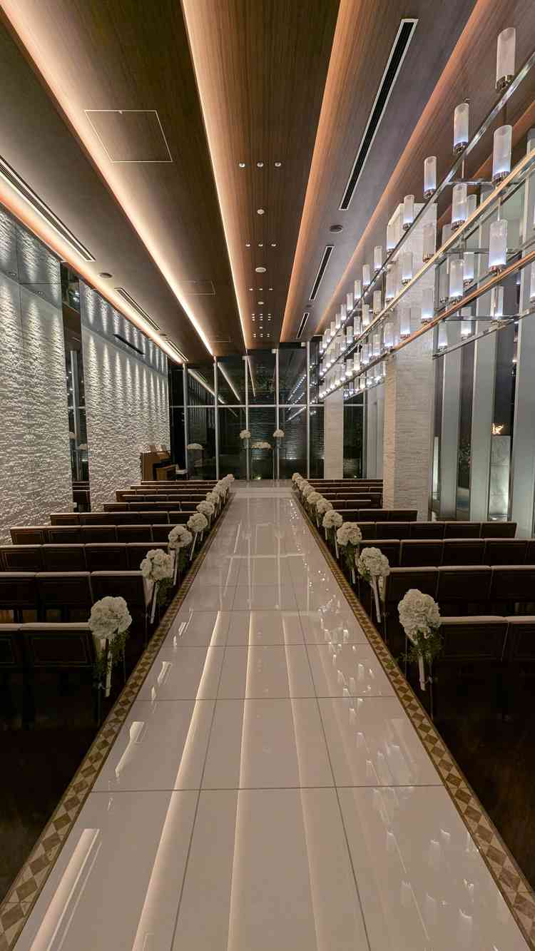 選べるチャペルの内の1つ。外には水が流れていて、全体的にシックな雰囲気でした。