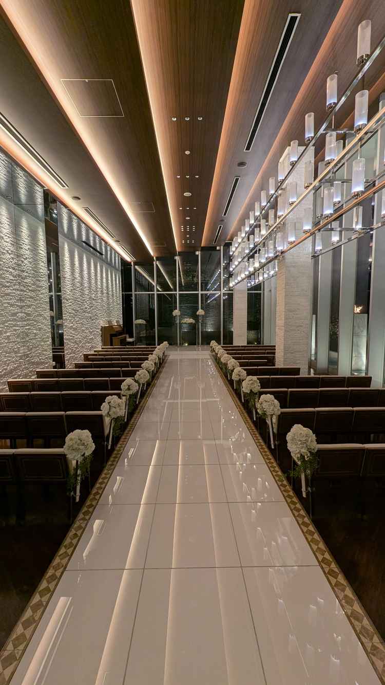 選べるチャペルの内の1つ。外には水が流れていて、全体的にシックな雰囲気でした。