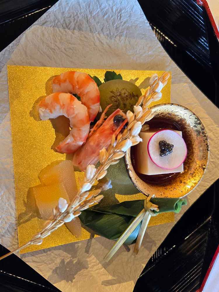 試食の一皿目の前菜。4ランクの内の二つを組み合わせたメニューでいただいた。梅の甘露煮が美味しかった。
