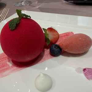 料理がとてもおいしかったです。デザートも可愛い。