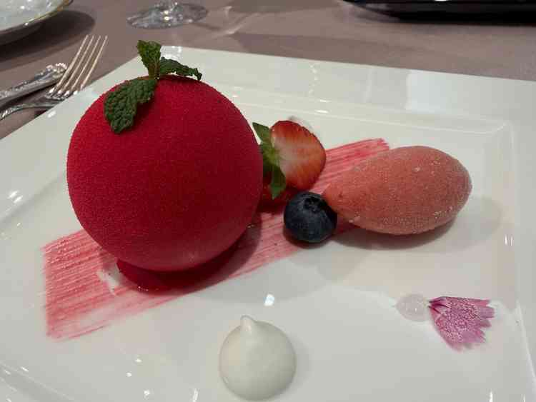 料理がとてもおいしかったです。デザートも可愛い。