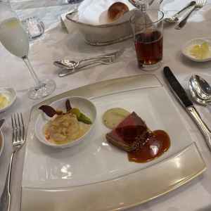 コース料理のメイン。差し替え可能。