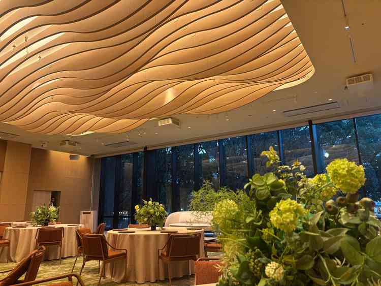 少人数挙式を予定しているためこちらの披露宴会場の方がしっくりきました。