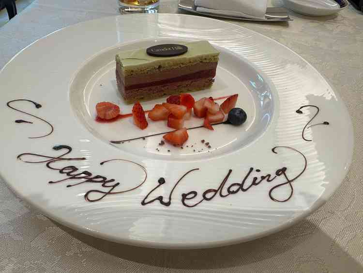 試食は前菜、魚料理、肉料理、デザートを出していただき本番の料理をイメージできた。