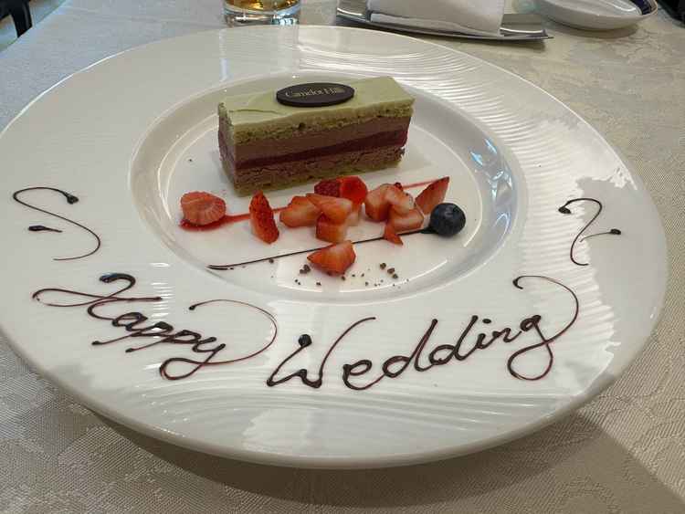 試食は前菜、魚料理、肉料理、デザートを出していただき本番の料理をイメージできた。