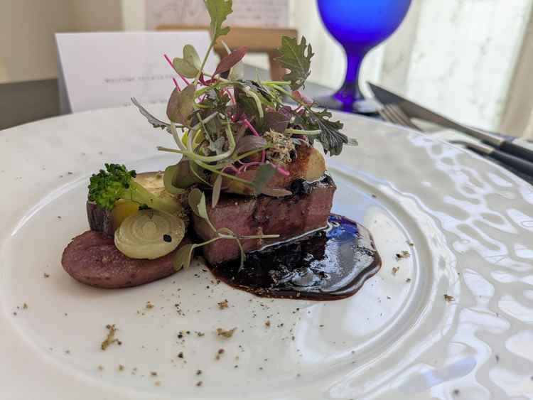 シェフ自らがテーブルに持ってきてくださり、驚きました。お肉が柔らかく、フォアグラも美味しかったです。