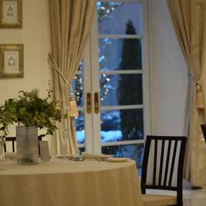 夕方になると中庭の木の電飾が点灯し、よりロマンチックな雰囲気になっていました。