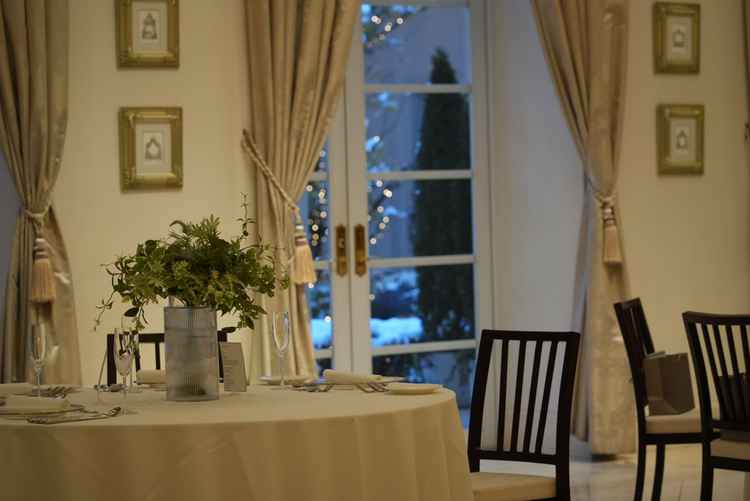 夕方になると中庭の木の電飾が点灯し、よりロマンチックな雰囲気になっていました。