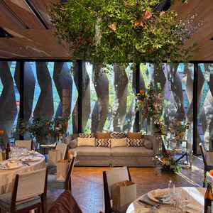 披露宴会場です。逆光にならず自然光が入る作りが素敵でした。