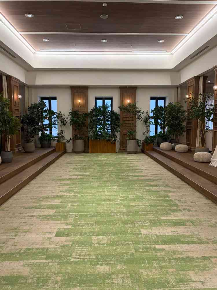 チャペル出てすぐのインナーガーデン。雨の日も緑を感じられるし、雰囲気も落ち着く。