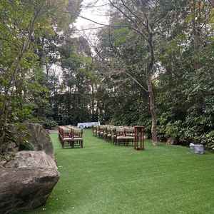 ガーデン挙式場になります。人工芝の雰囲気がよかったです。