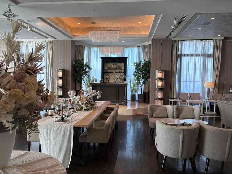 過去披露宴会場だった待合室。ゆったりできる広さでよかったです。