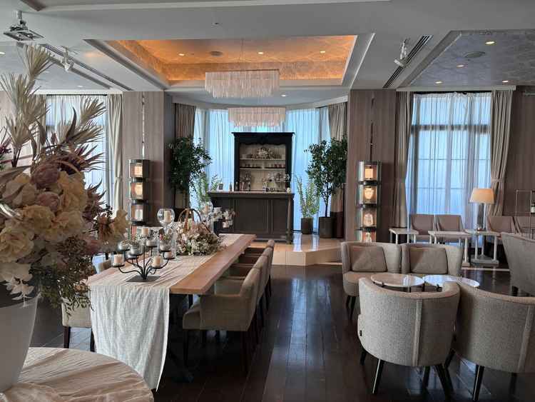 過去披露宴会場だった待合室。ゆったりできる広さでよかったです。