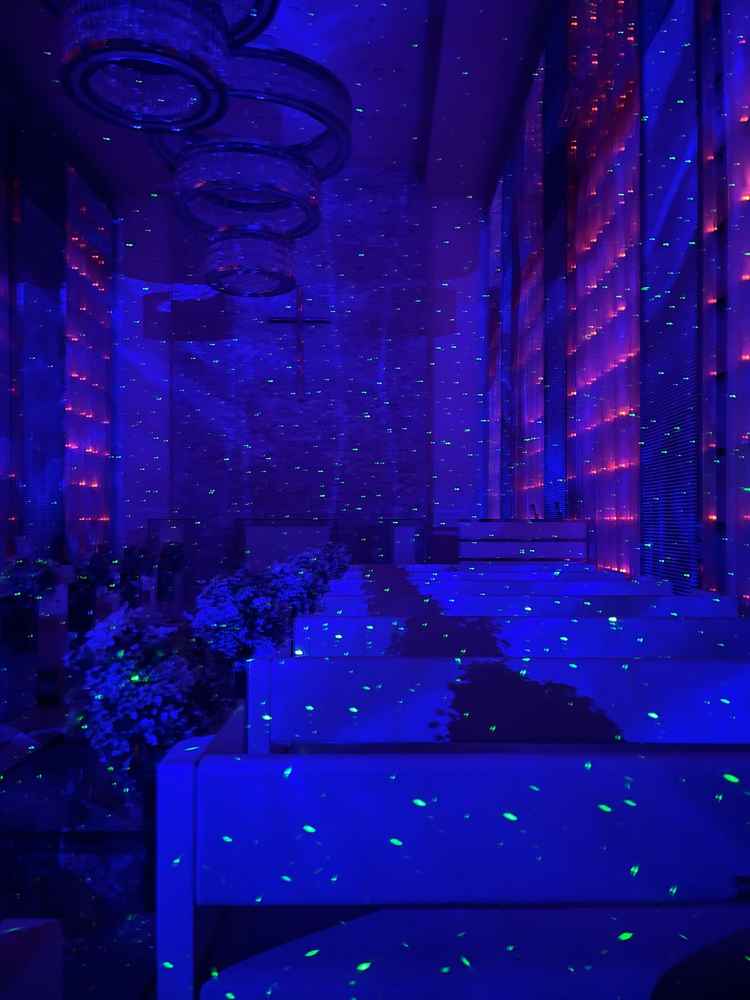 星空の下に居るような雰囲気でとても印象に残りました